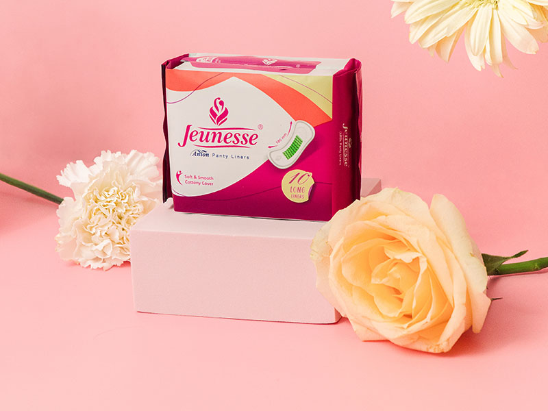 Jeunesse Anion Soft & Smooth panty liners pack with fresh flowers